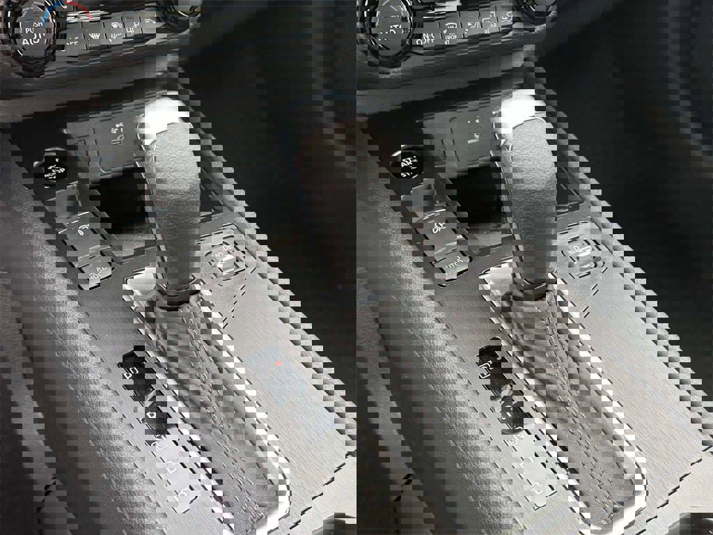 New 2026 Nissan Kicks SV w/ Charging Package image 27