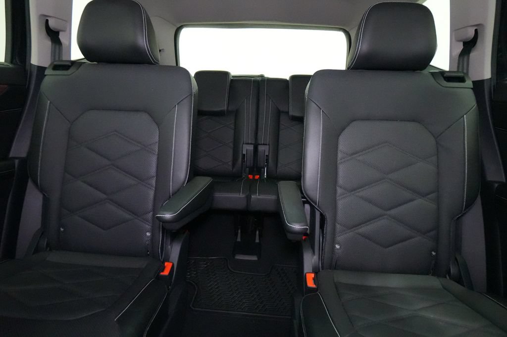 Used 2024 Volkswagen Atlas SE AWD/4WD image 16