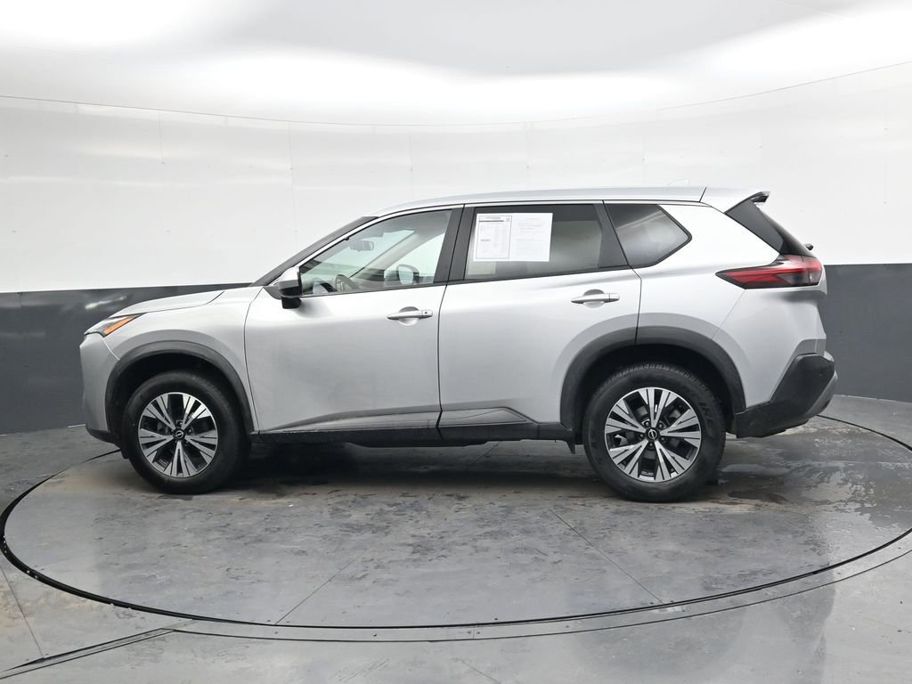 Used 2023 Nissan Rogue SV image 3