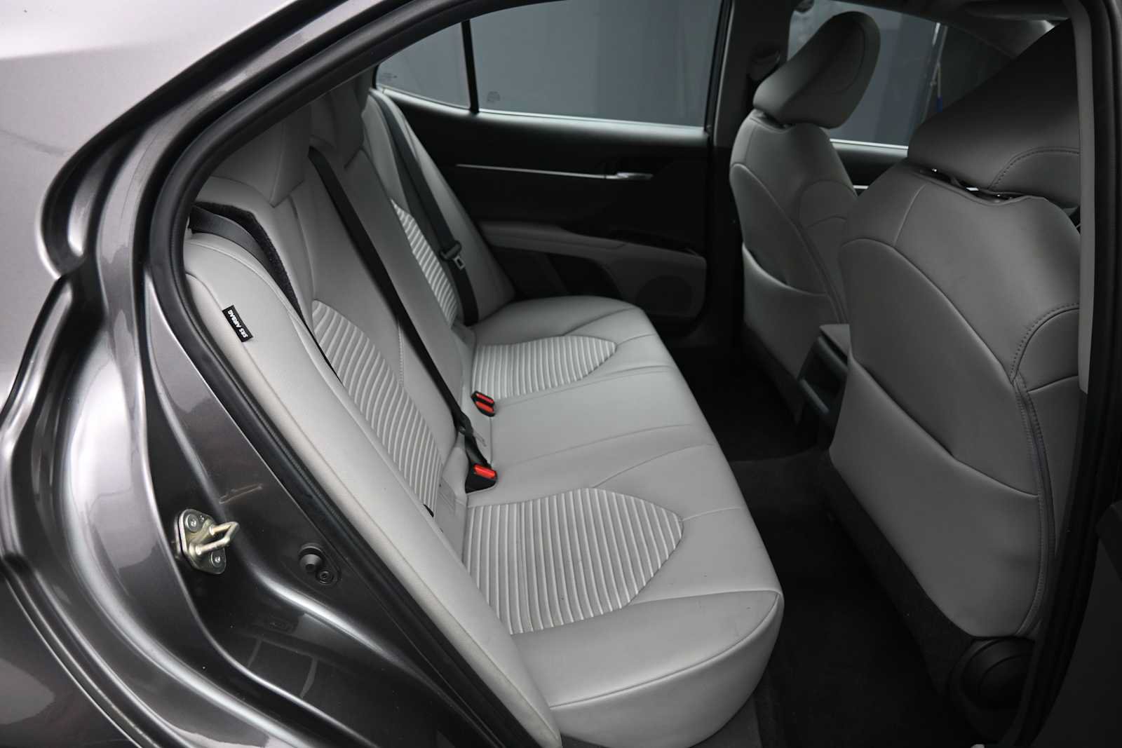 Used 2020 Toyota Camry SE w/ Convenience Package FWD image 27