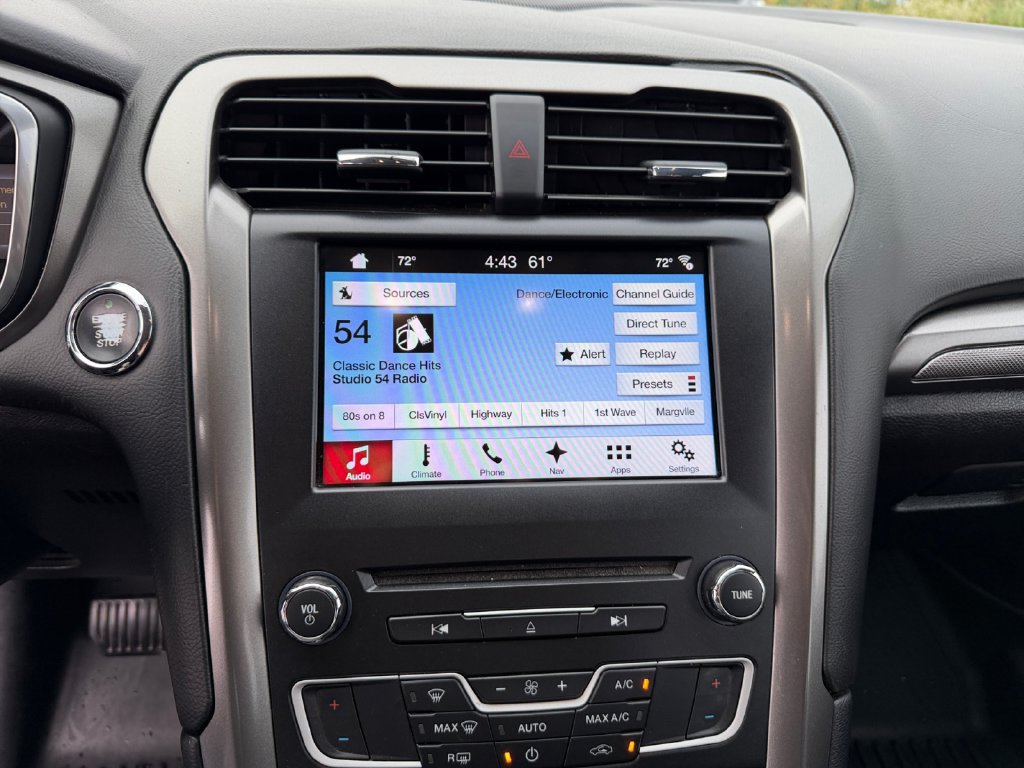 Used 2017 Ford Fusion SE w/ Fusion SE Technology Package FWD image 17