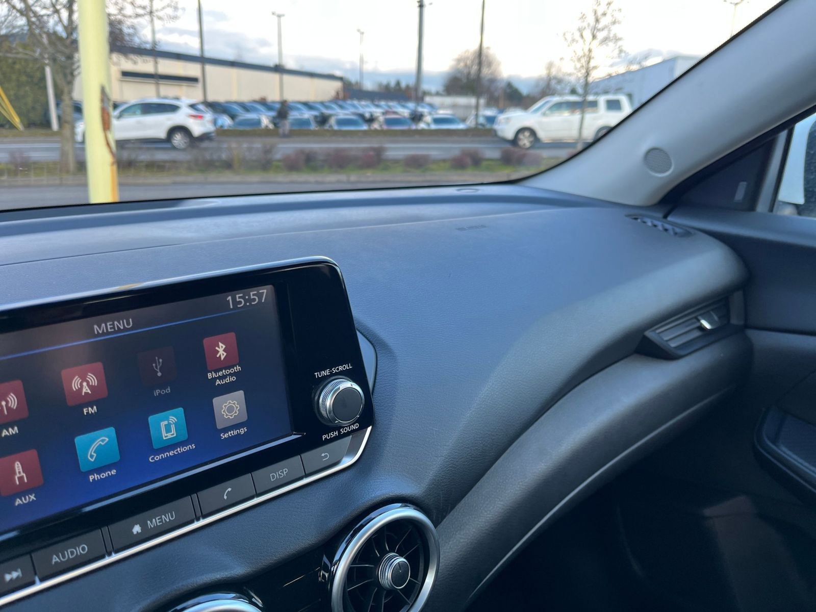 Used 2025 Nissan Sentra S FWD image 33