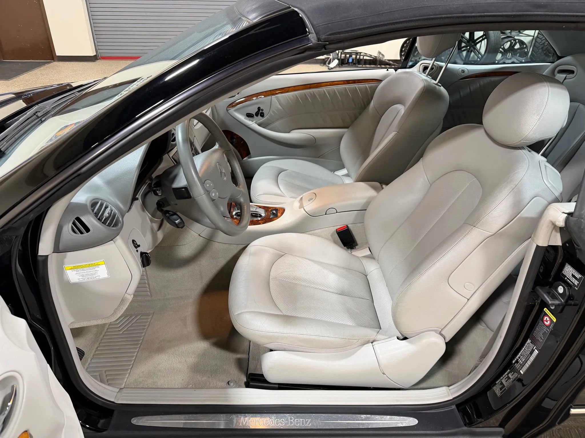 Used 2005 Mercedes-Benz CLK 500 Cabriolet image 27