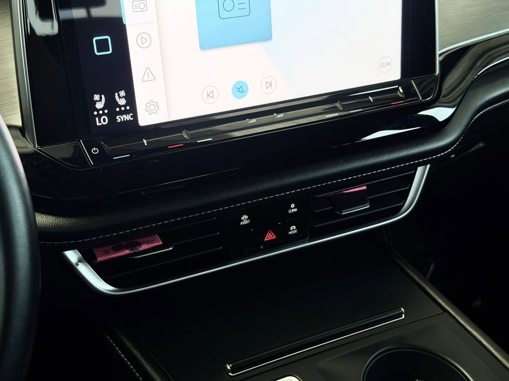 Used 2024 Volkswagen Atlas Cross Sport SE image 19