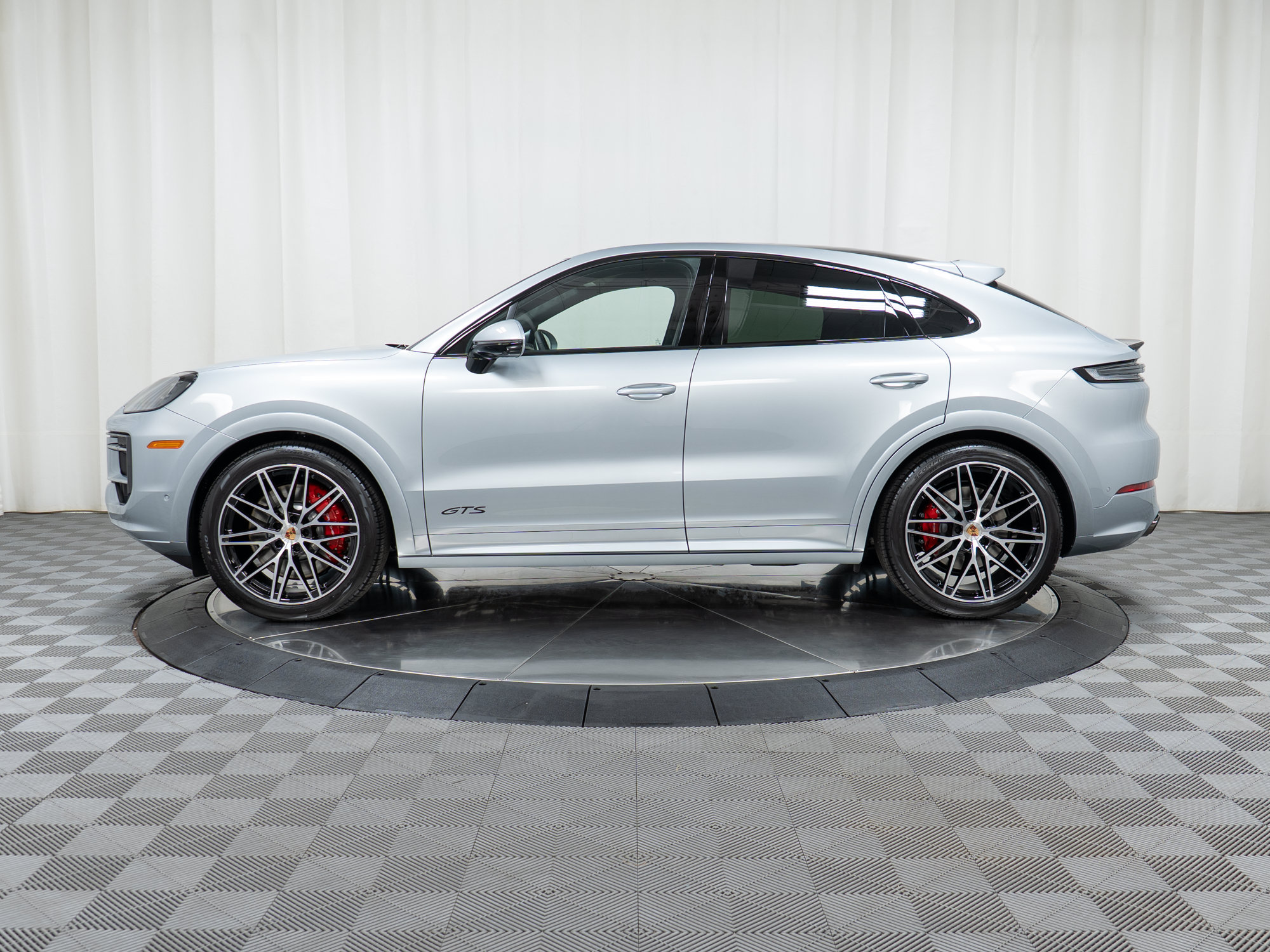 New 2026 Porsche Cayenne GTS AWD/4WD image 2