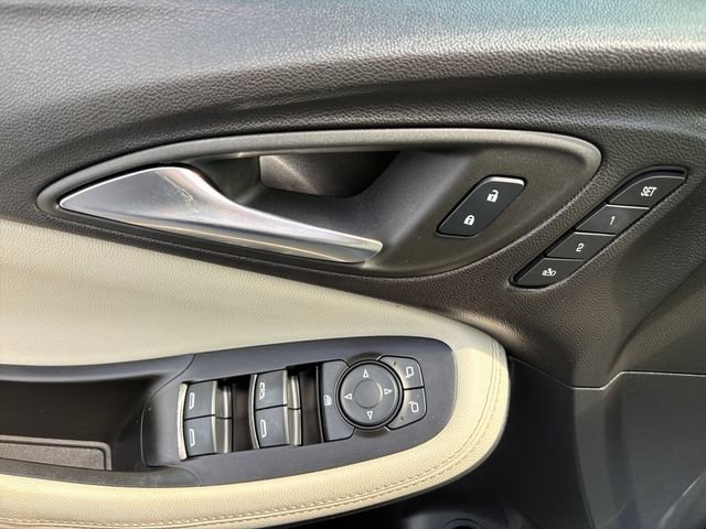 Used 2024 Buick Encore GX Avenir w/ Avenir Convenience Package AWD/4WD image 19