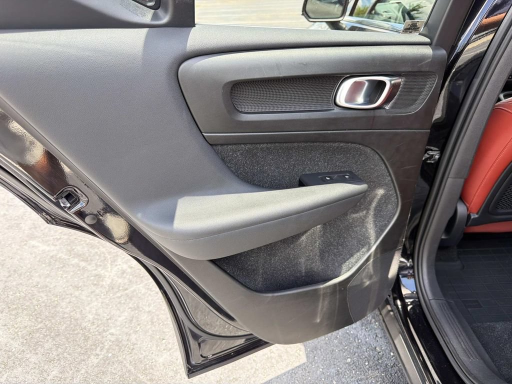 Used 2019 Volvo XC40 T5 Inscription AWD/4WD image 13