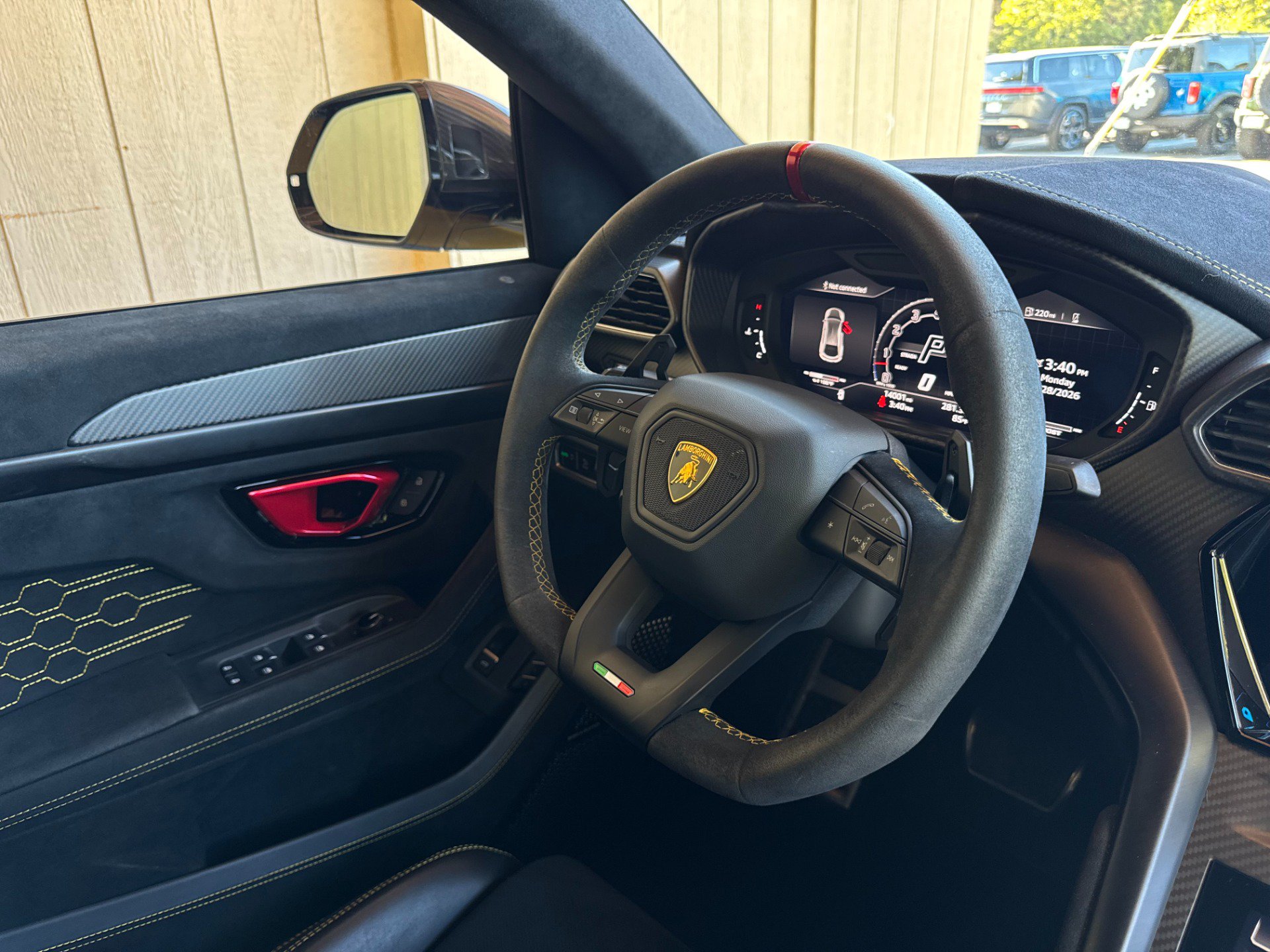 Used 2023 Lamborghini Urus Performante AWD/4WD image 39