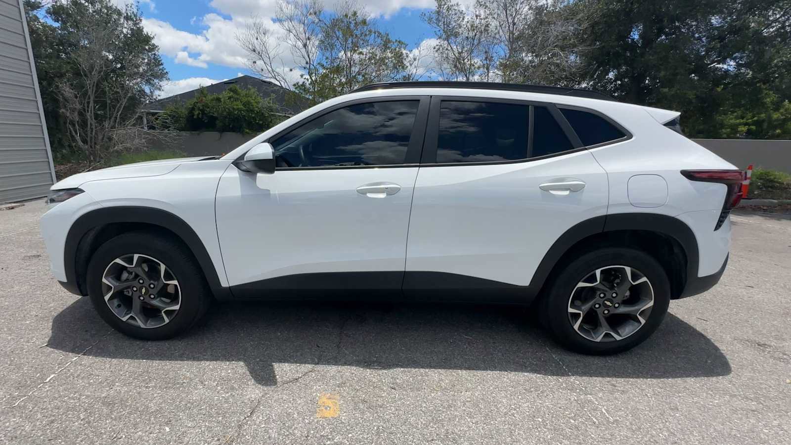 Used 2024 Chevrolet Trax LT w/ Driver Confidence Package FWD image 5