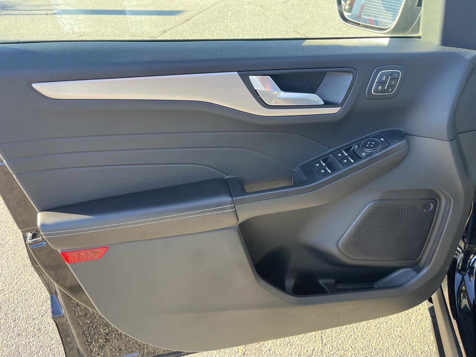 Used 2022 Ford Escape SEL w/ Technology Package image 16