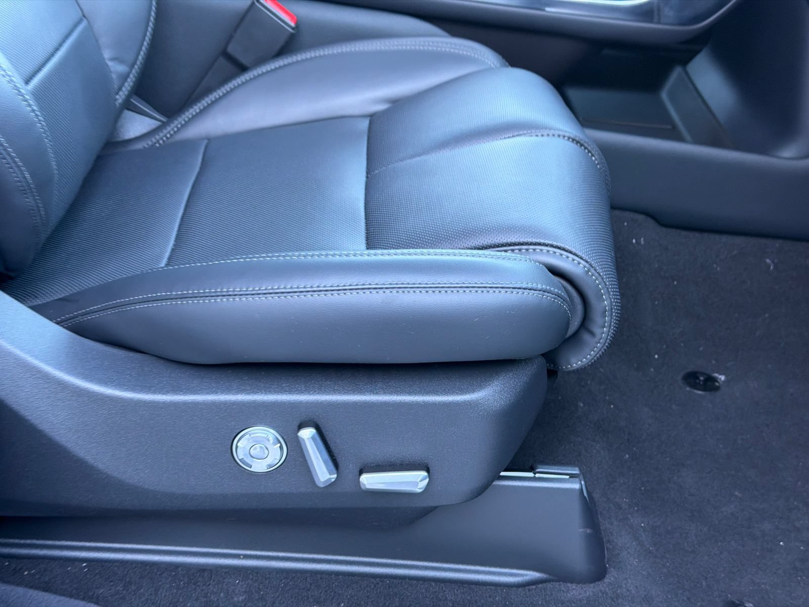 New 2026 Lincoln Navigator L Reserve w/ Jet Appearance Package AWD/4WD image 13