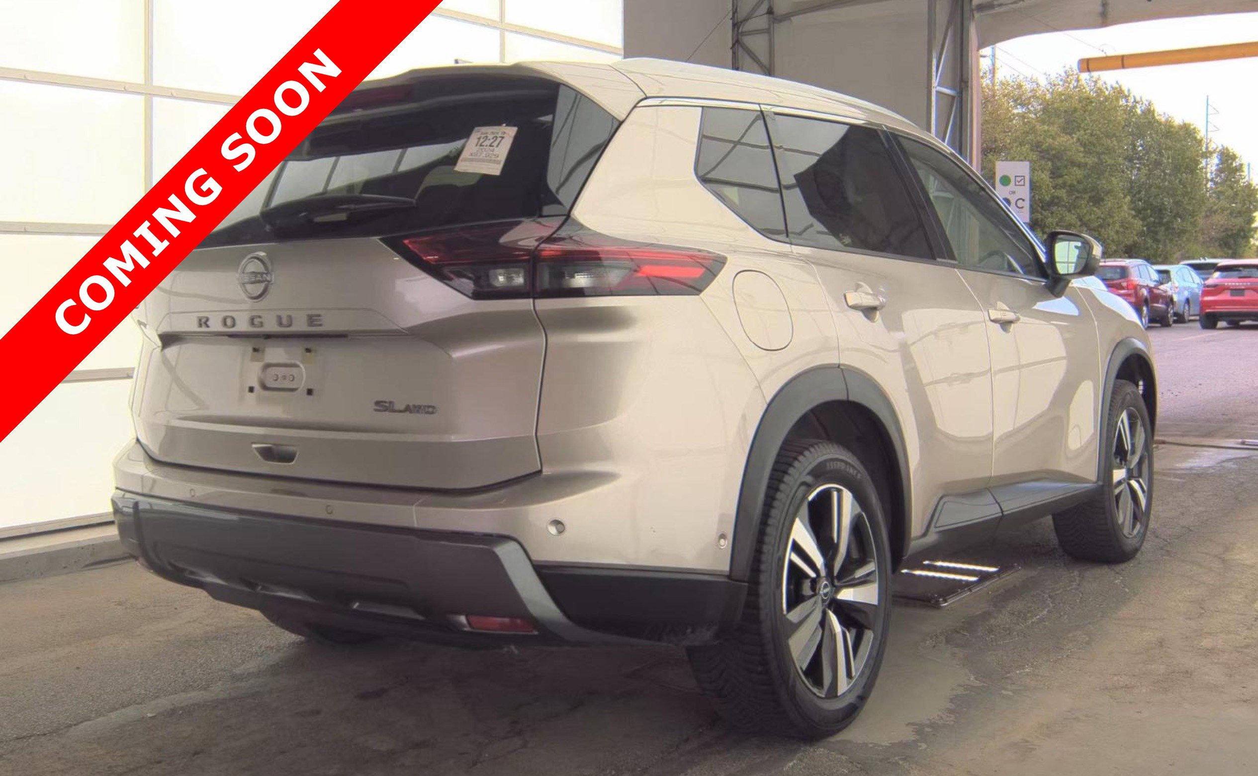 Used 2024 Nissan Rogue SL AWD/4WD image 4