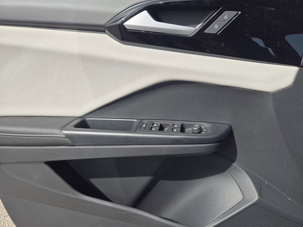 New 2026 Volkswagen Taos S image 17