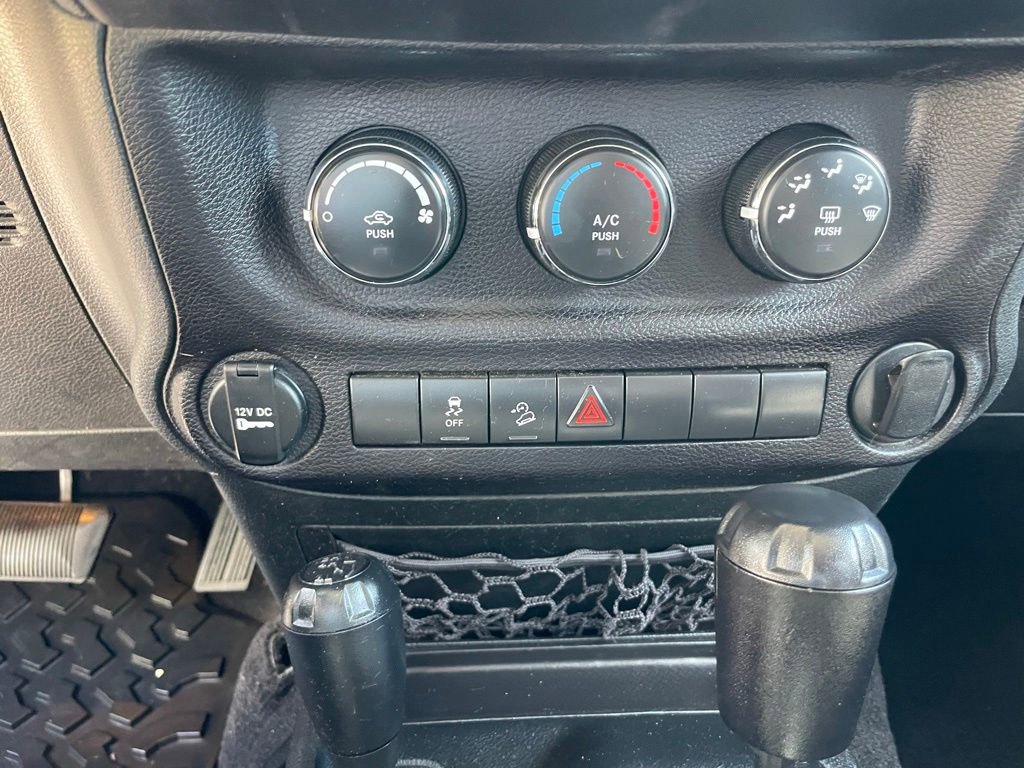 Used 2017 Jeep Wrangler Unlimited Sport w/ LED Lighting Group AWD/4WD image 19