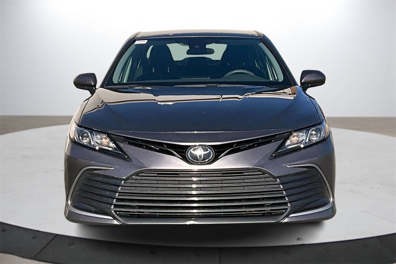 Used 2023 Toyota Camry LE image 3