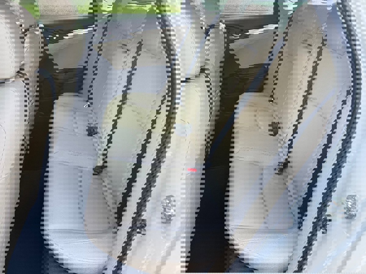 Used 2018 Honda Civic Touring image 10