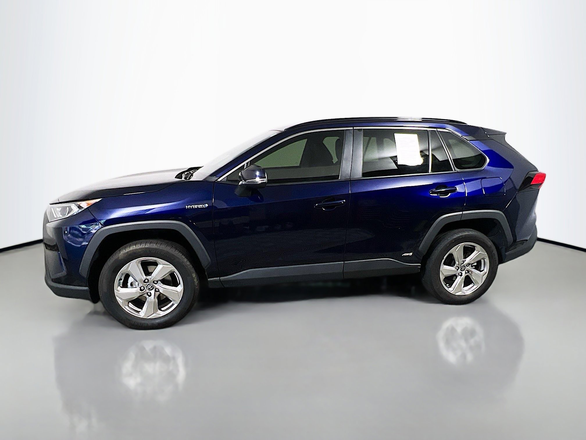 Used 2021 Toyota RAV4 XLE Premium AWD/4WD image 9