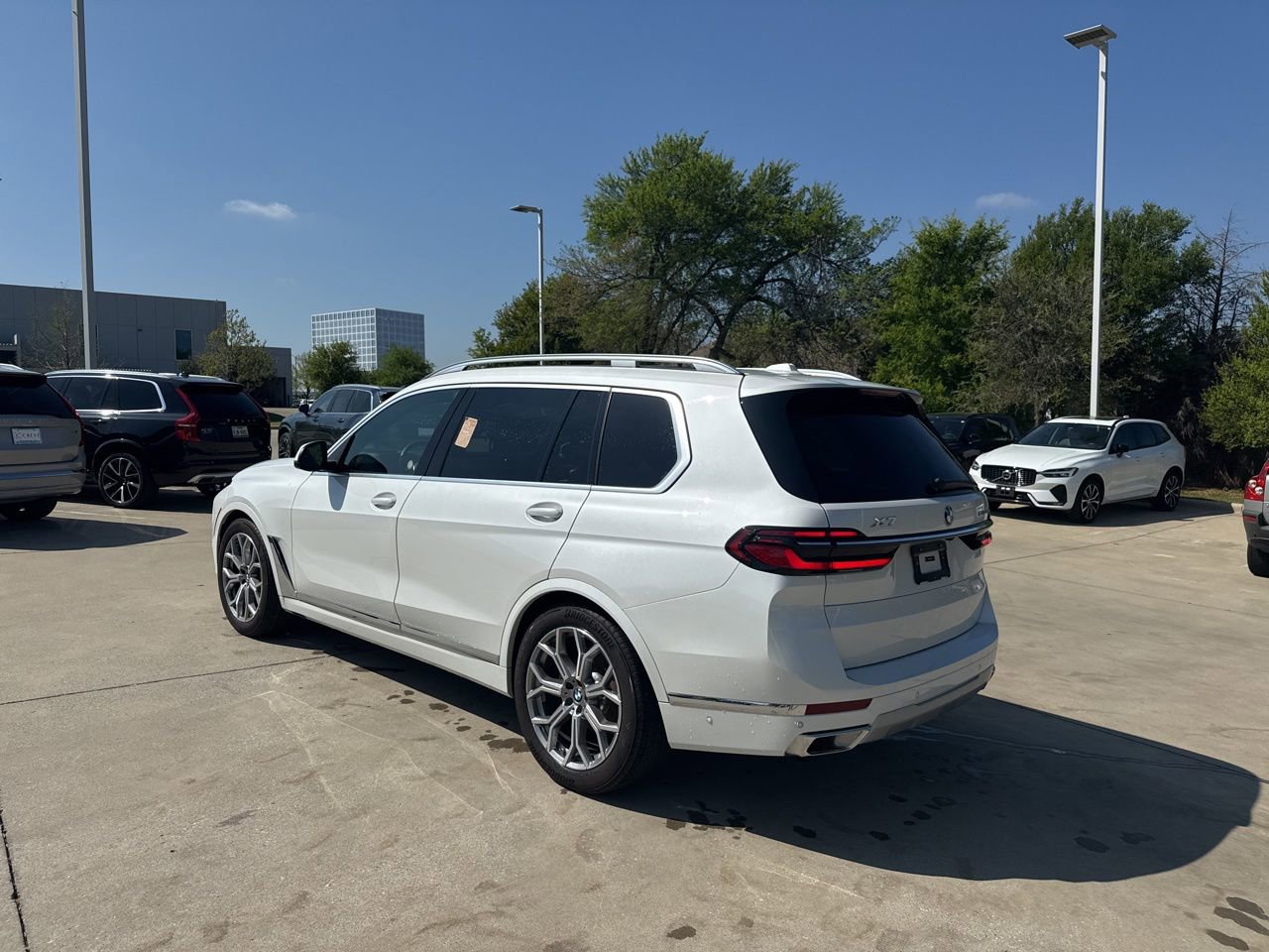 Used 2025 BMW X7 xDrive40i w/ Climate Comfort Package image 7
