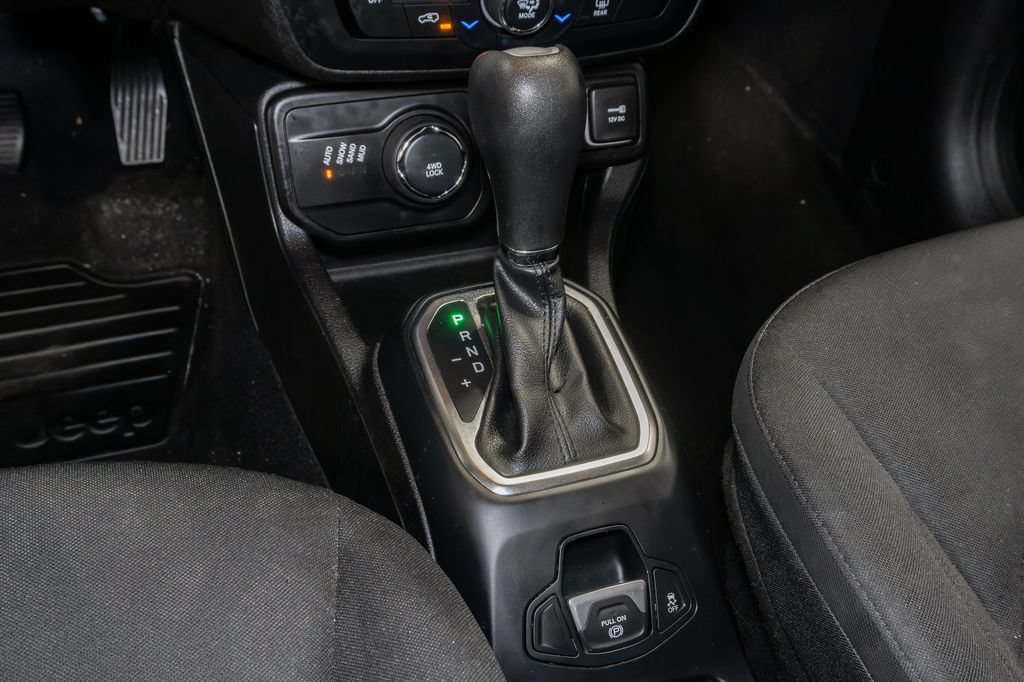 Used 2019 Jeep Renegade Altitude w/ Quick Order Package 2XM AWD/4WD image 19