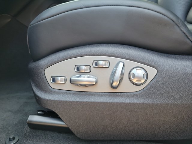 Certified 2026 Porsche Macan Turbo AWD/4WD image 24