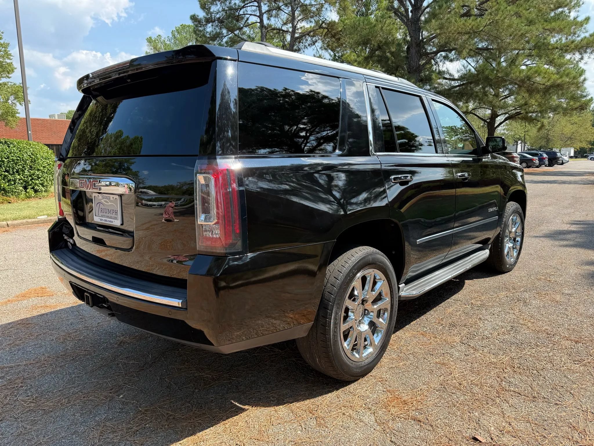 Used 2015 GMC Yukon Denali w/ Open Road Package AWD/4WD image 5