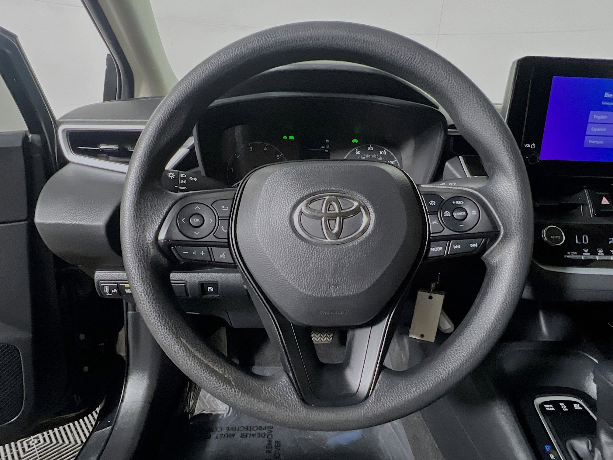 Used 2025 Toyota Corolla LE FWD image 17