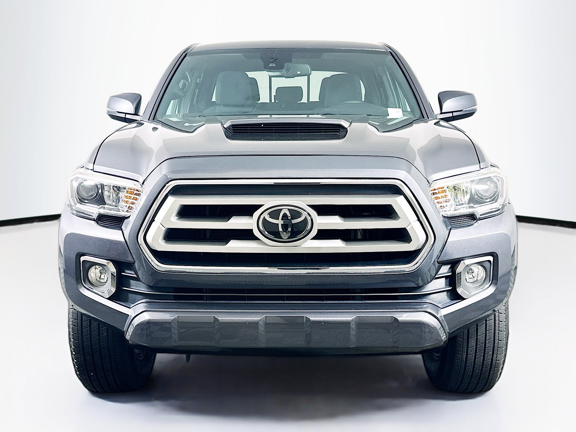Used 2020 Toyota Tacoma TRD Sport image 2