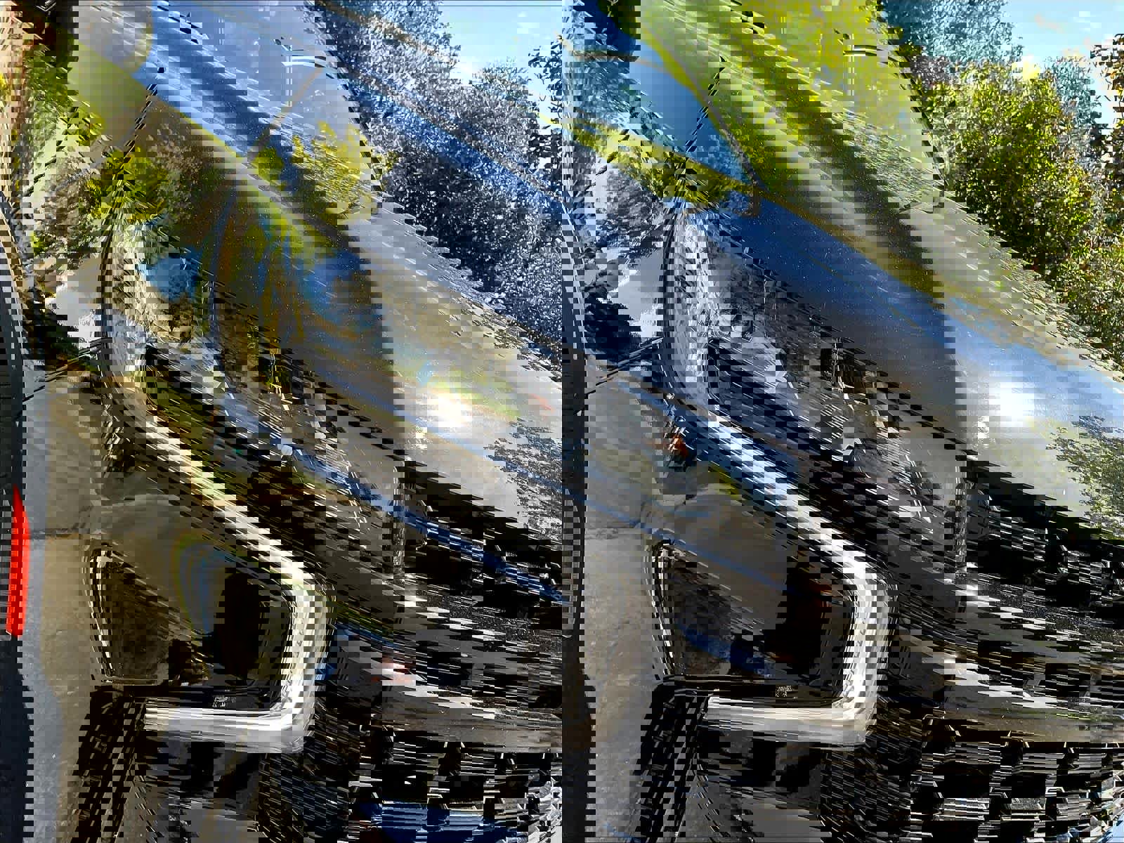 Used 2024 Chevrolet Suburban Z71 w/ Luxury Package image 31