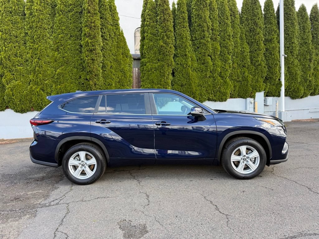 Certified 2025 Toyota Highlander LE image 11