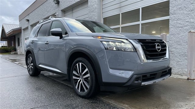 Used 2025 Nissan Pathfinder Platinum image 10