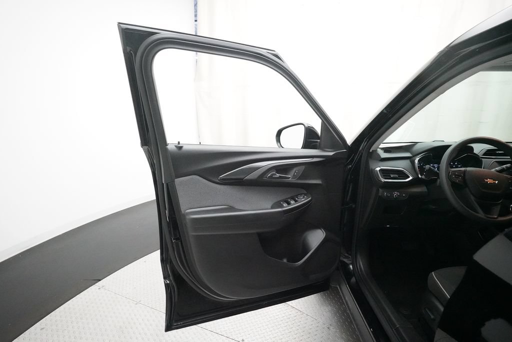 Used 2023 Chevrolet TrailBlazer LT FWD image 27