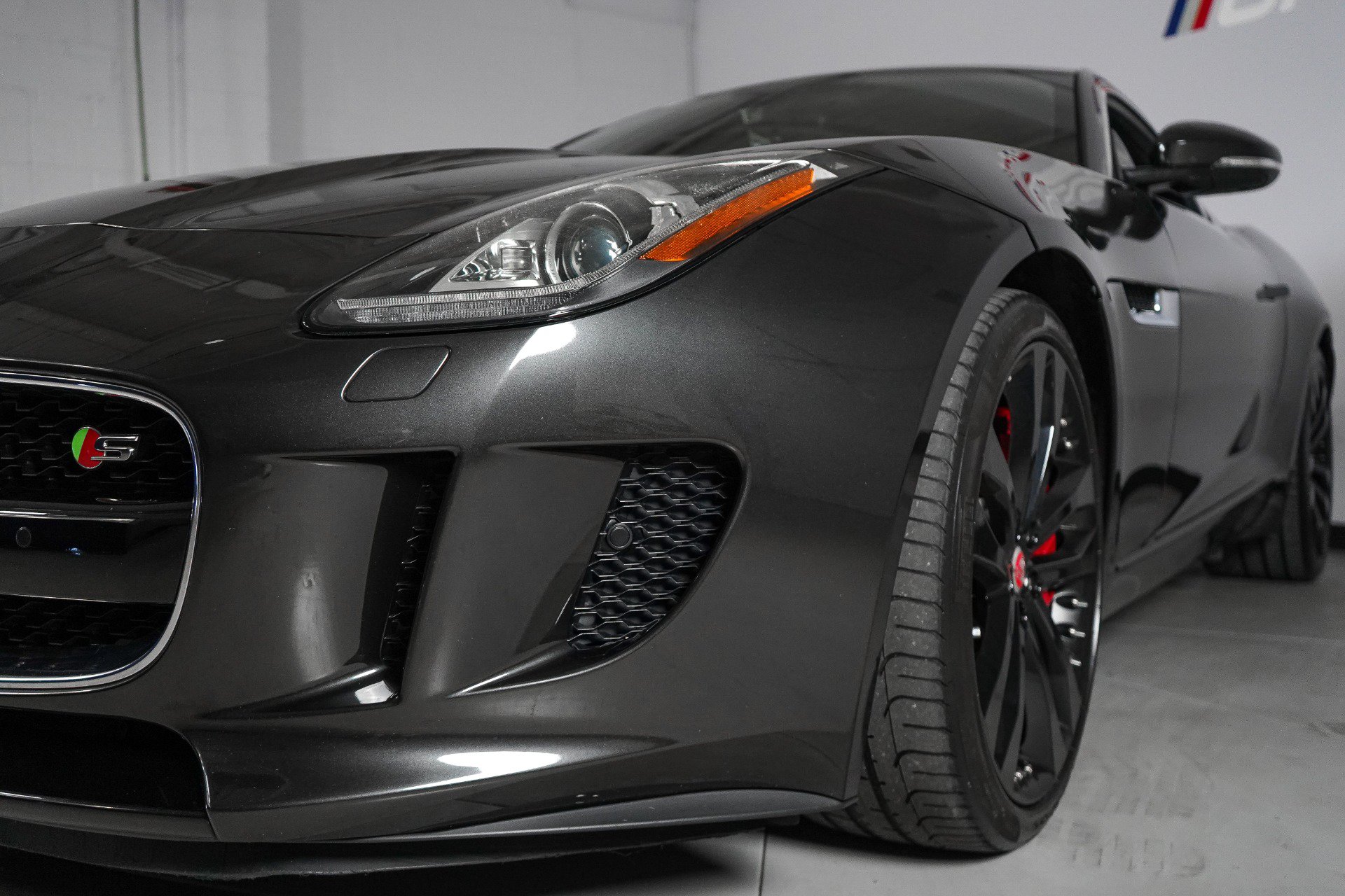 Used 2015 Jaguar F-TYPE S RWD image 32