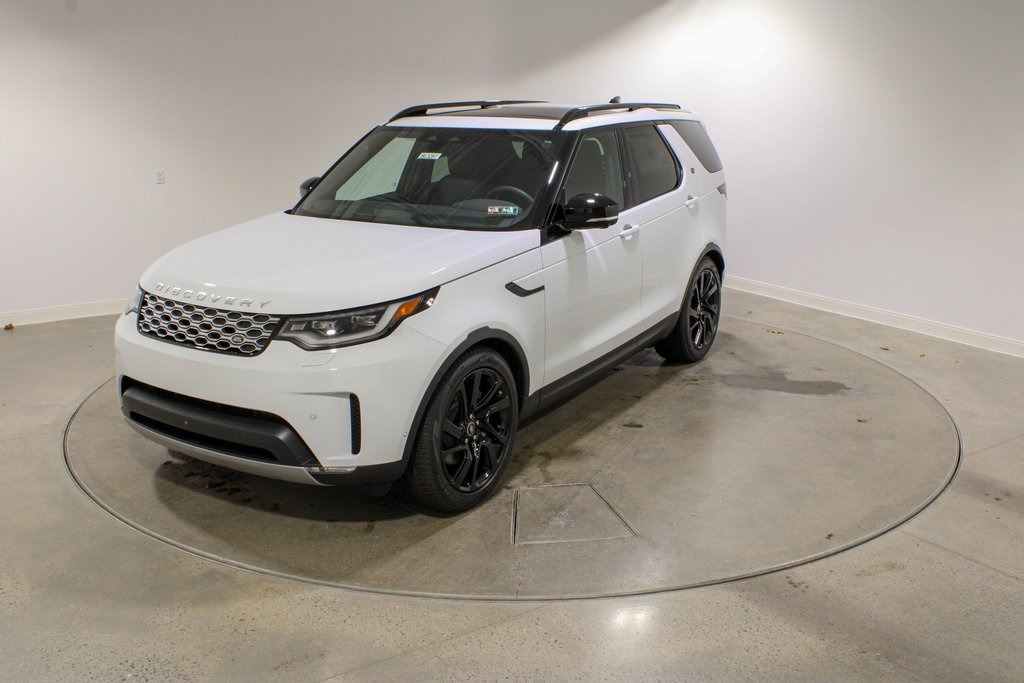 New 2025 Land Rover Discovery S image 1