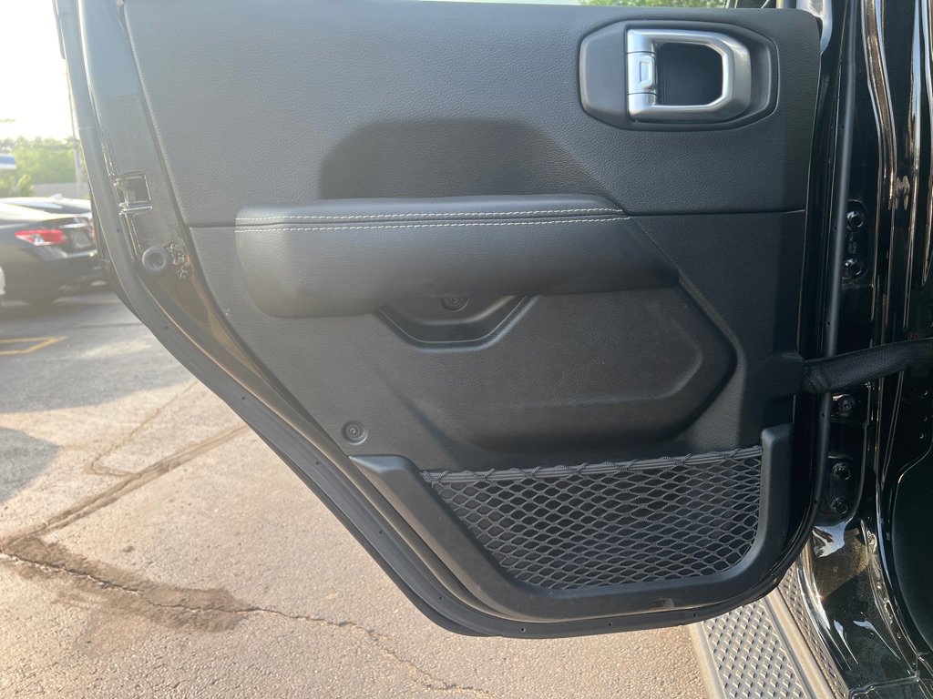 Used 2021 Jeep Gladiator Overland image 11