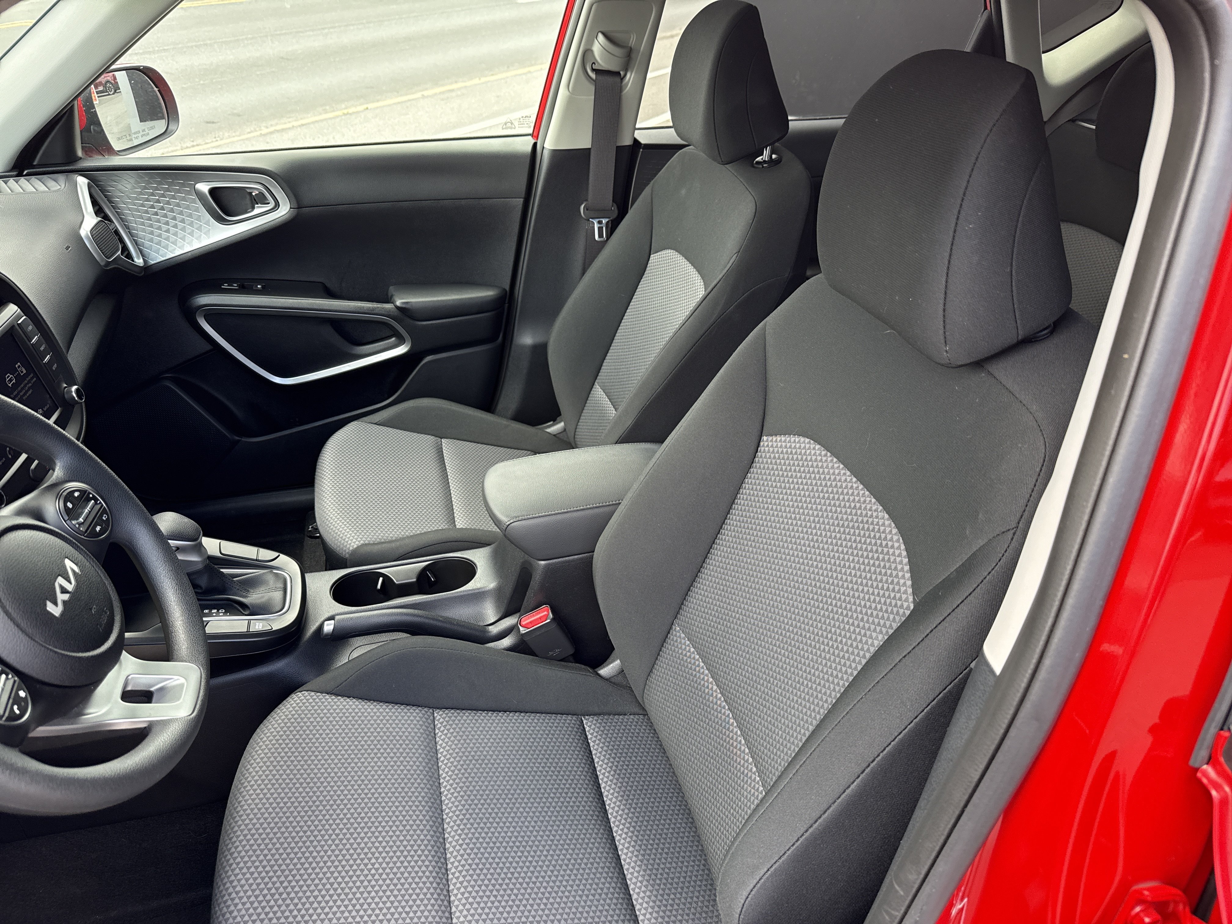 Certified 2025 Kia Soul LX w/ LX Technology Package FWD image 12