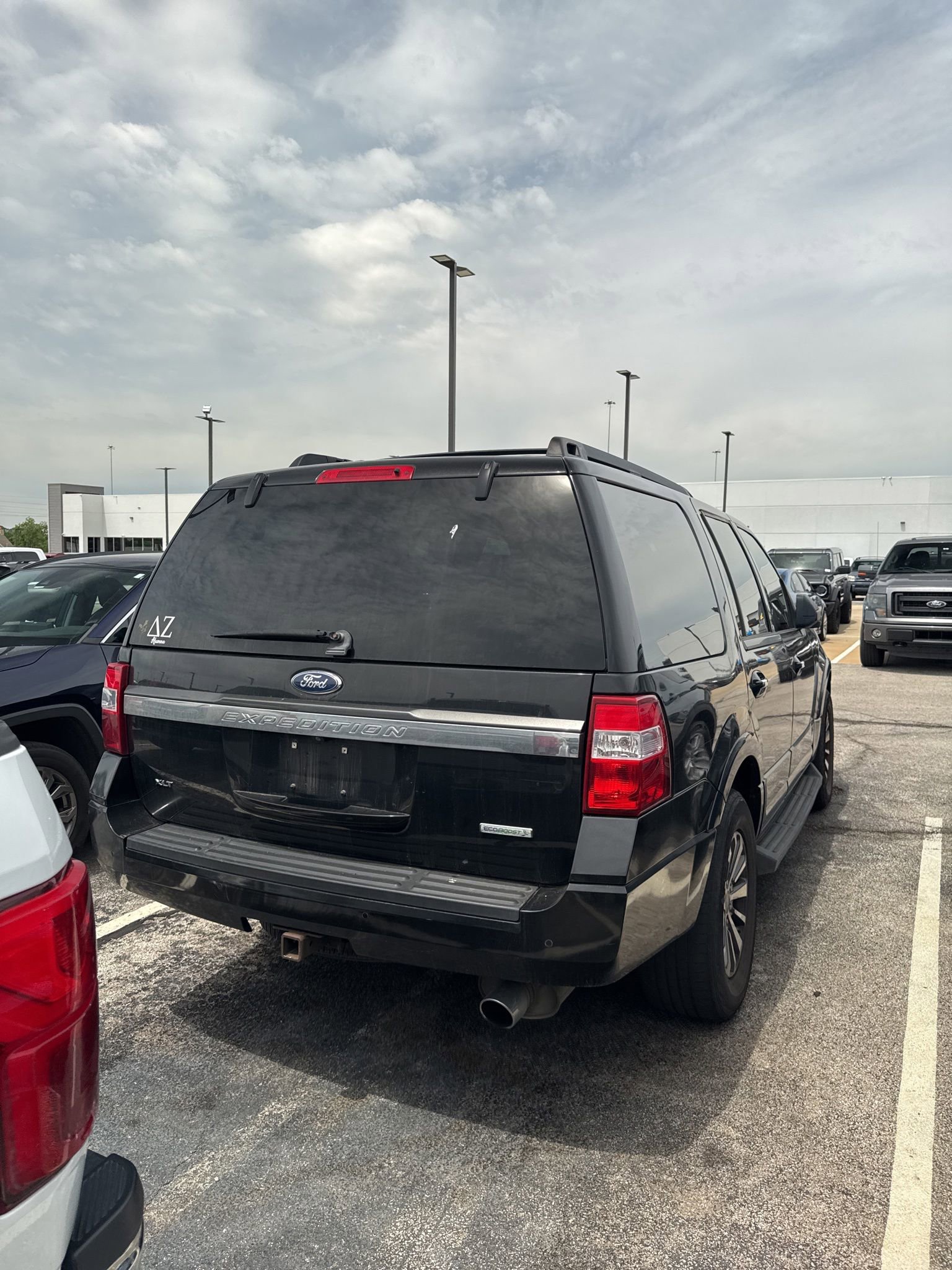Used 2015 Ford Expedition XLT w/ Equipment Group 202A RWD image 3