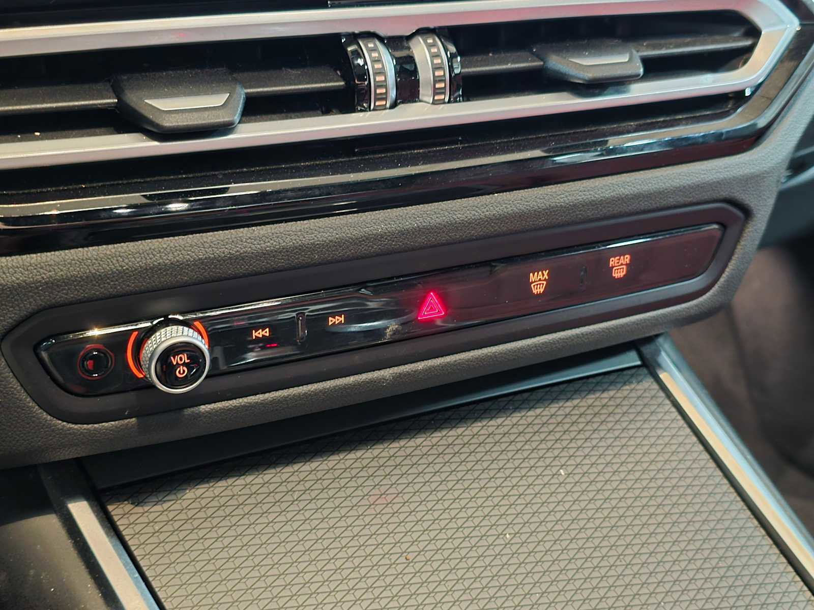 Used 2023 BMW 330e xDrive w/ M Sport Package image 31