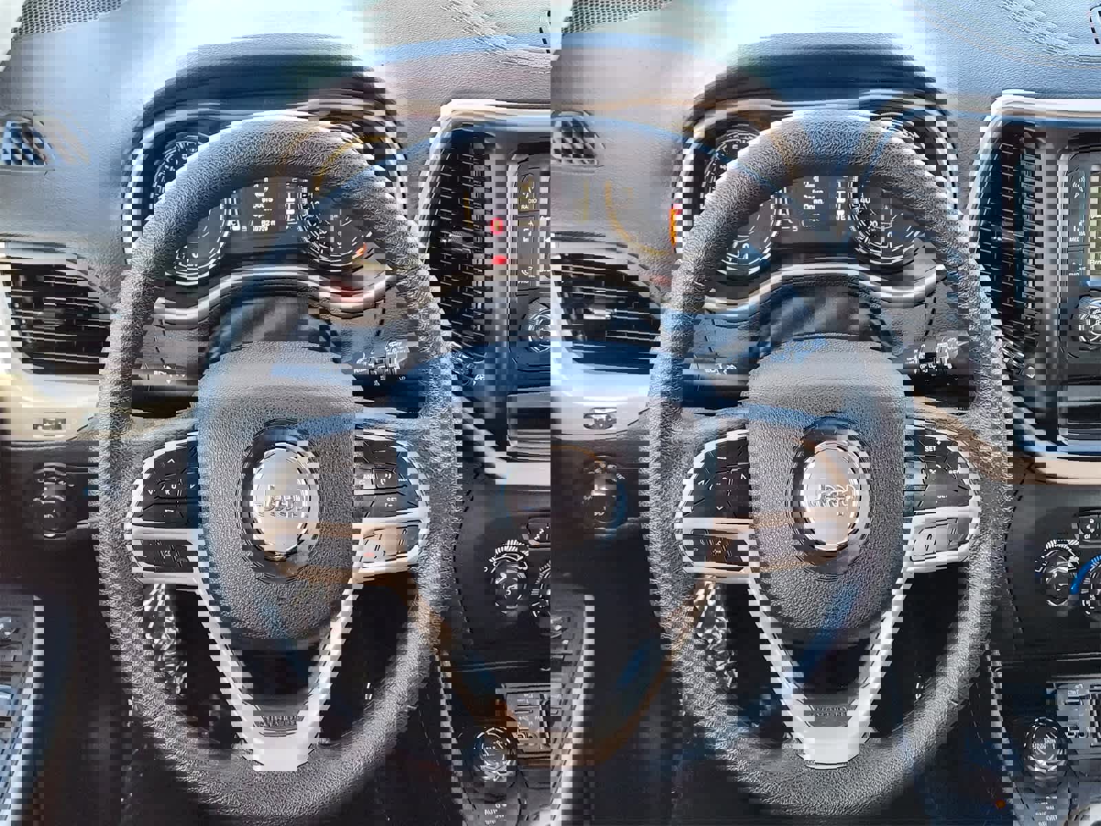 Used 2018 Jeep Cherokee Latitude image 28