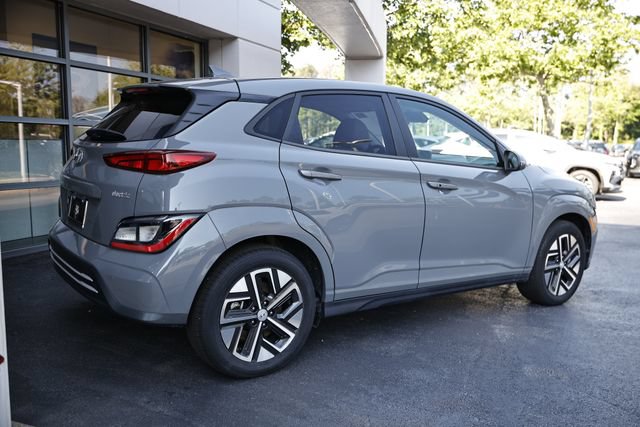 Used 2023 Hyundai Kona SE w/ Cargo Package FWD image 7