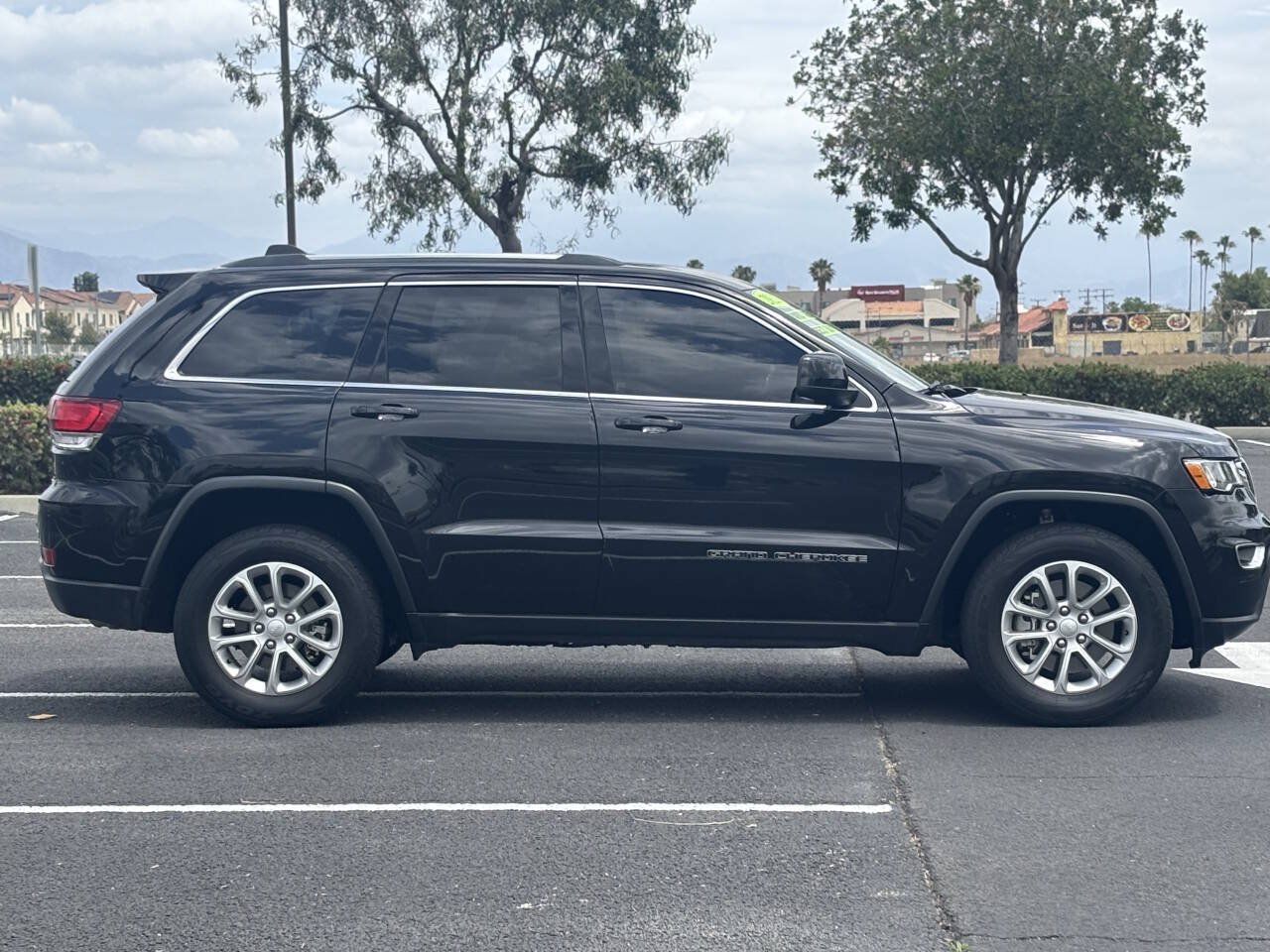 Used 2021 Jeep Grand Cherokee Laredo RWD image 8
