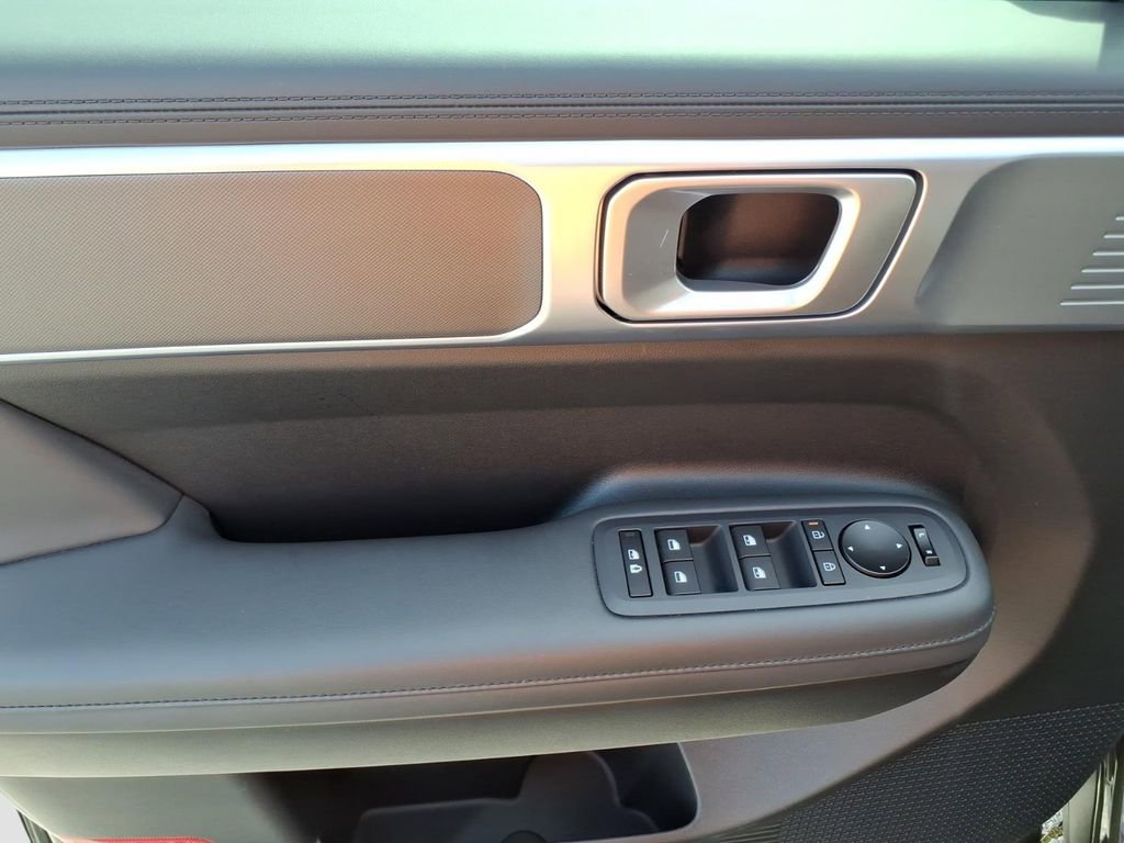 Used 2025 Hyundai Santa Fe SEL image 18