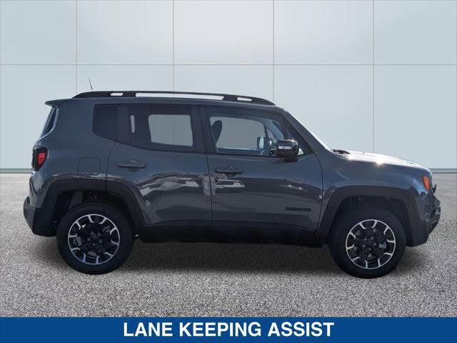 Used 2023 Jeep Renegade Latitude AWD/4WD image 6