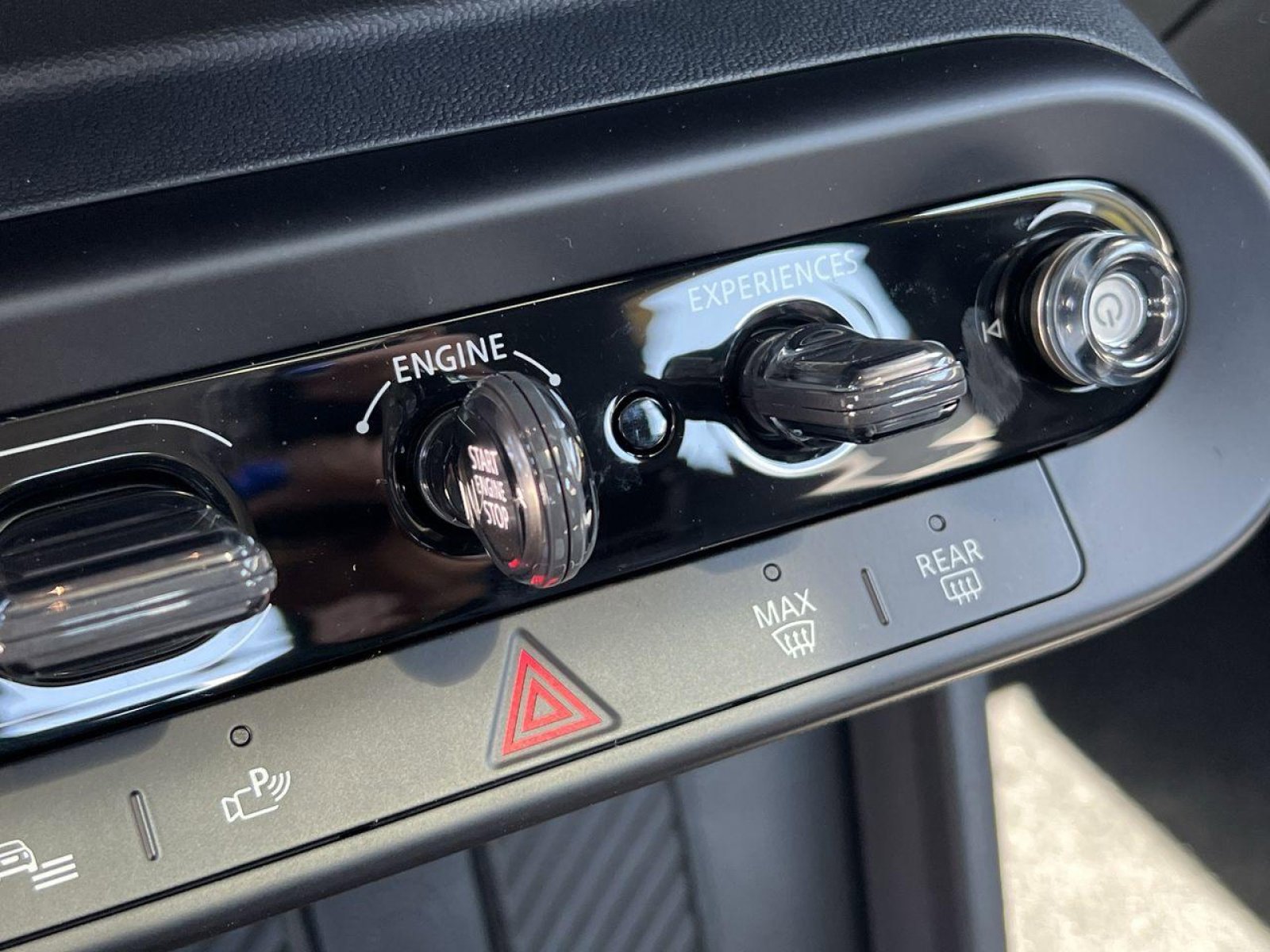 Certified 2025 MINI Cooper S image 31