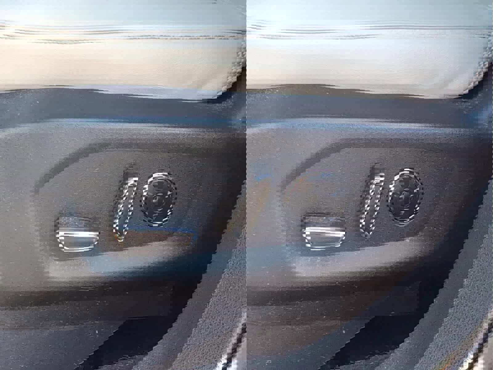 Used 2016 Ford Explorer Platinum AWD/4WD image 16