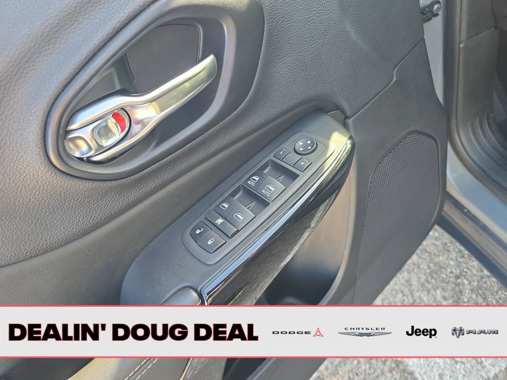 Used 2023 Jeep Cherokee Altitude Lux image 12