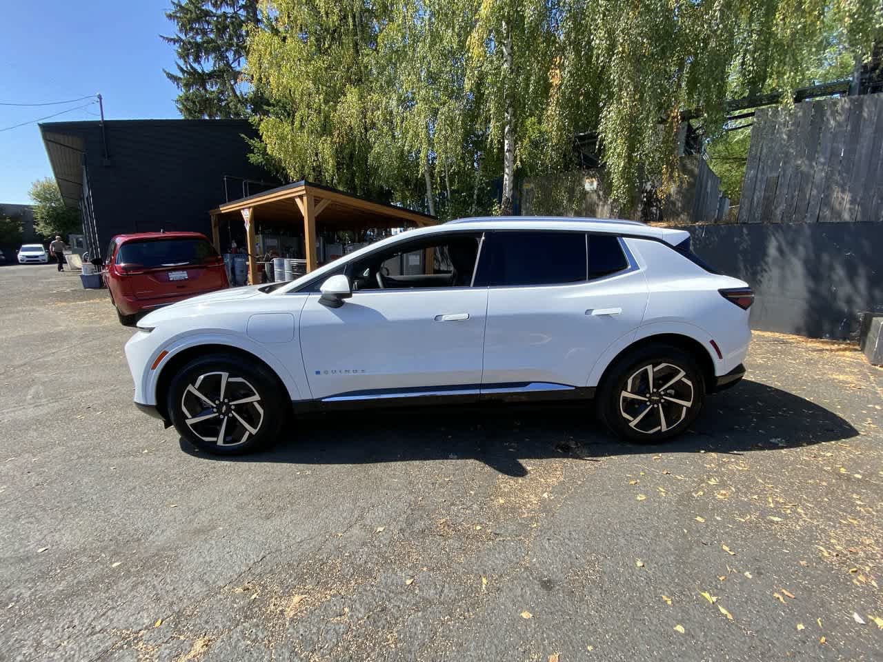 Used 2024 Chevrolet Equinox EV LT AWD/4WD image 3
