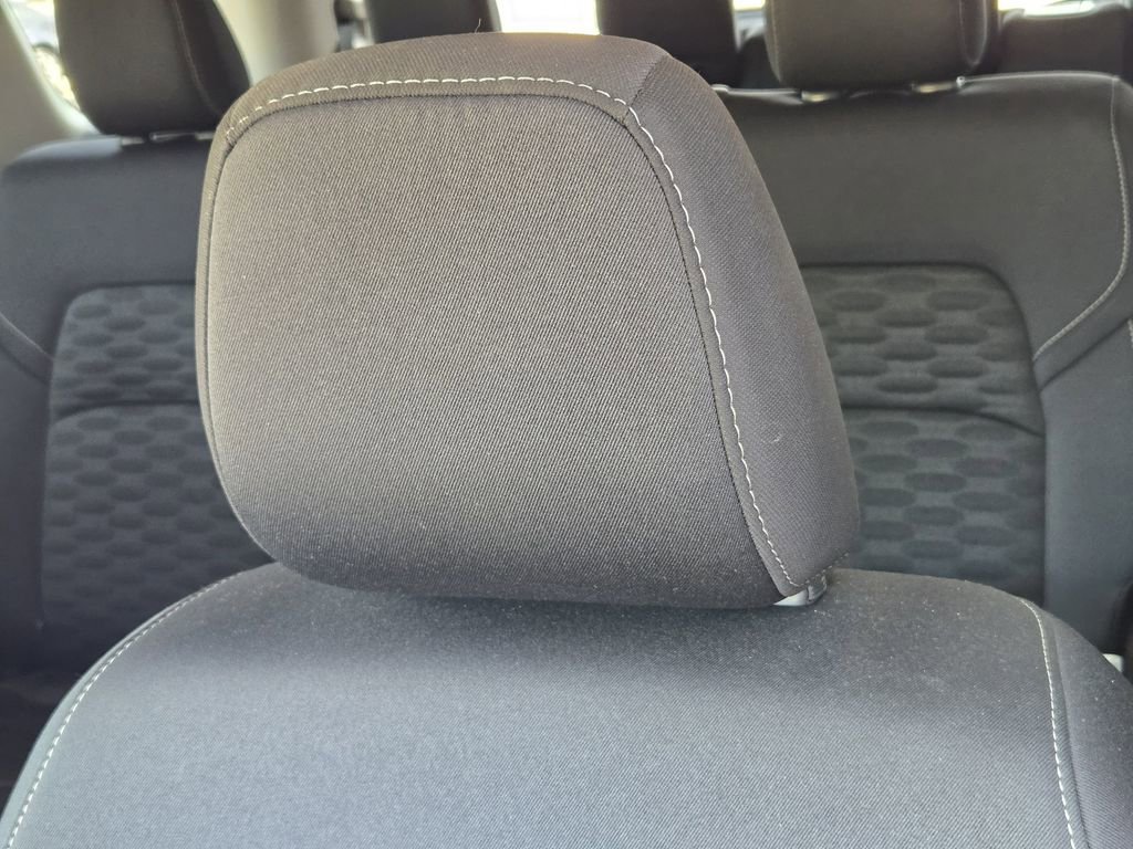 Used 2025 Nissan Pathfinder SV image 17