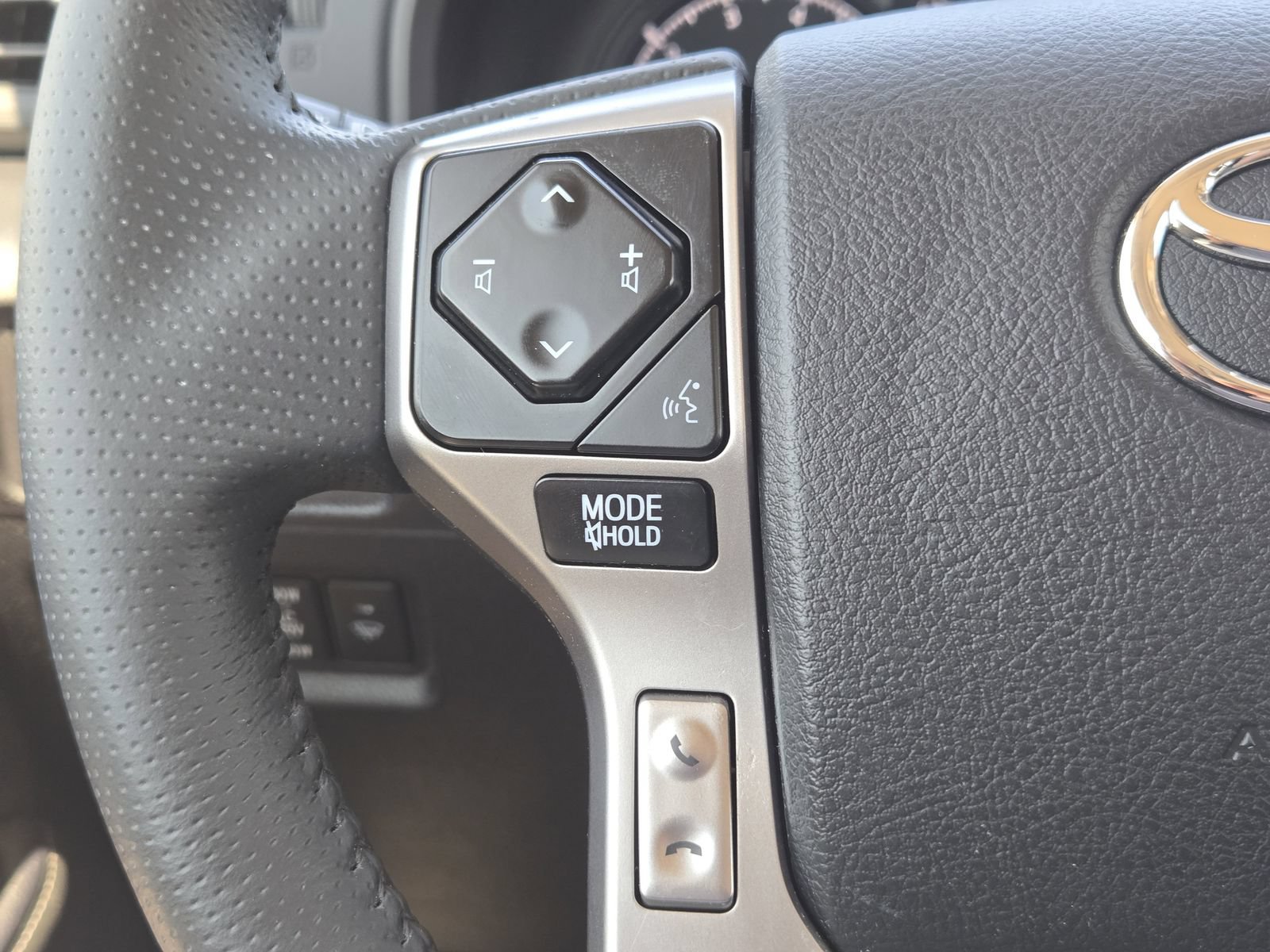 Used 2024 Toyota 4Runner SR5 RWD image 31