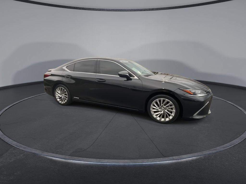 Used 2022 Lexus ES 300h Ultra Luxury w/ Accessory Package 2 FWD image 2
