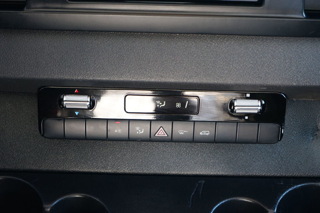 Used 2019 Mercedes-Benz Sprinter 144 image 11